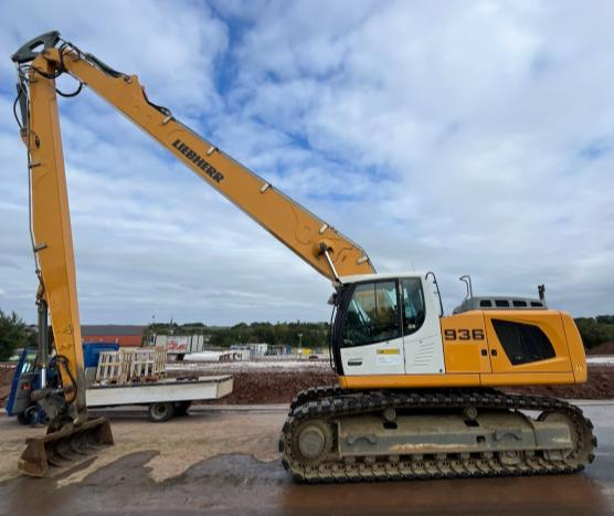 Liebherr R936 Langstiel mit 22-Meter-Ausleger